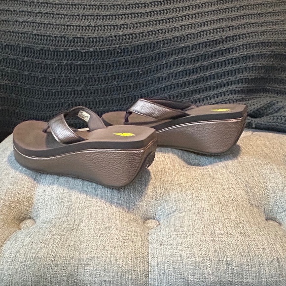 Volatile Bronze Sandels - Picture 5 of 7